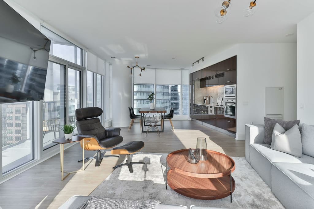 A calm, clean and uncluttered apartment living space